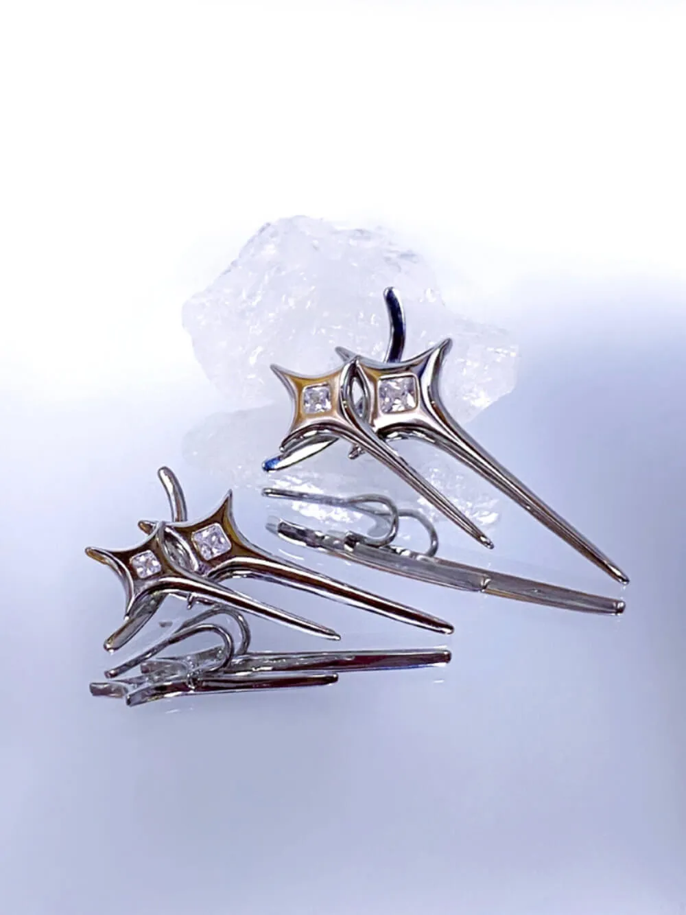 MUKTANK X WHITEHOLE Meteor Ear Clip Small