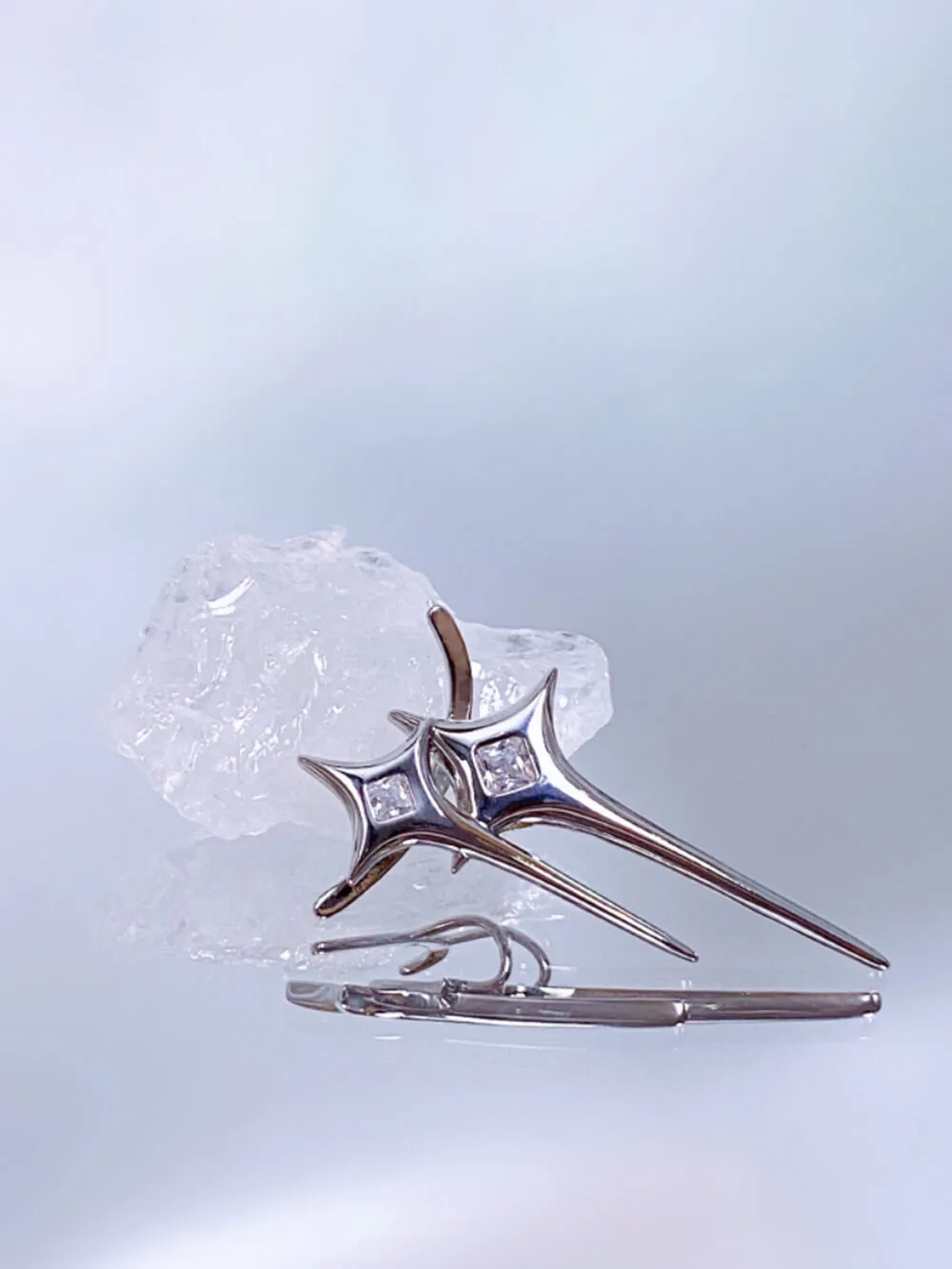 MUKTANK X WHITEHOLE Meteor Ear Clip Small