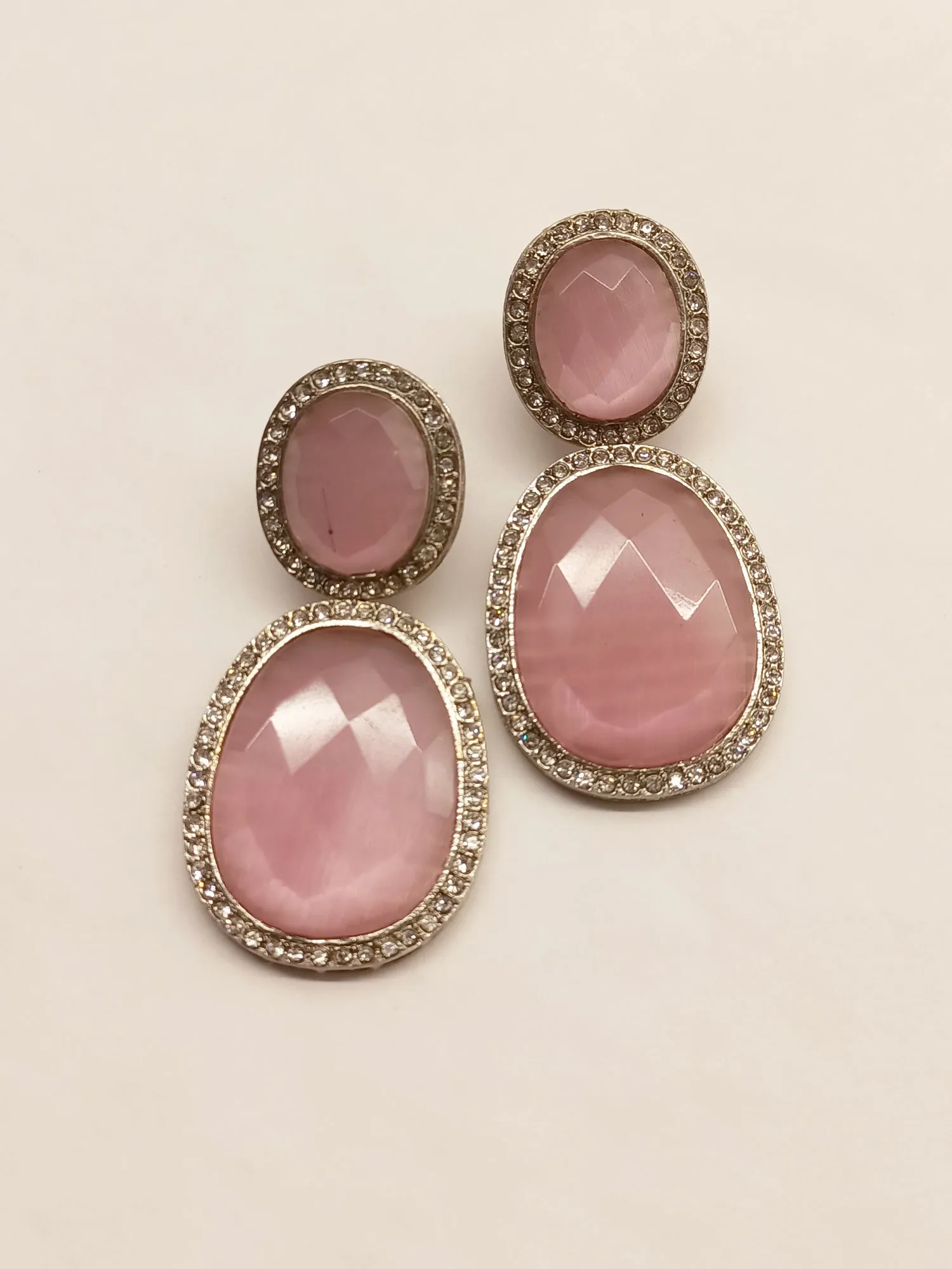 Saavi Western Earrings In Pink